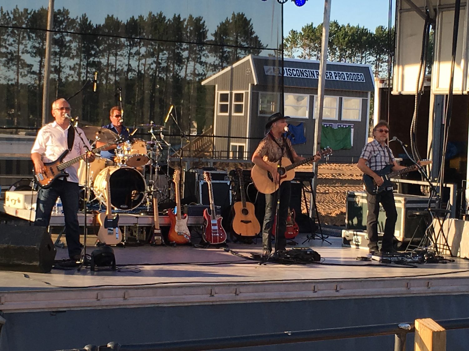 ‘Eagles’ tribute band rocks the grandstand