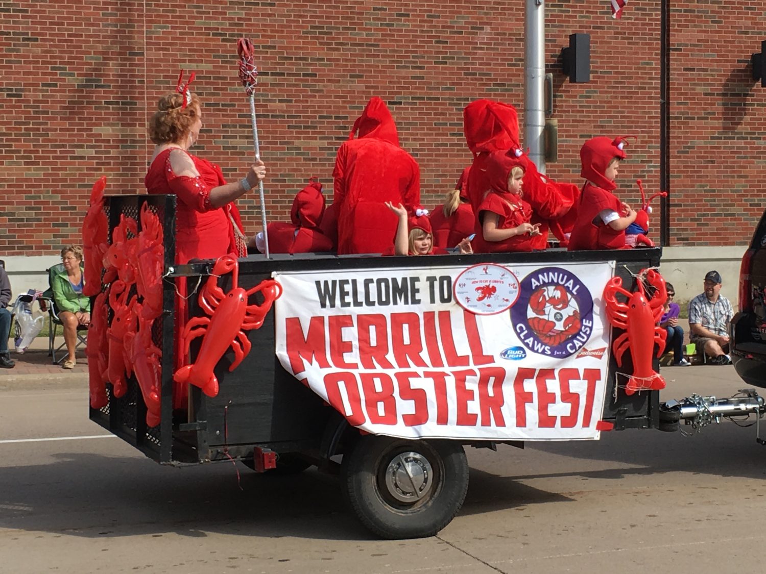 Video: 2016 Labor Day Parade features mini ‘lobsters’ and ‘The Cupid Shuffle’
