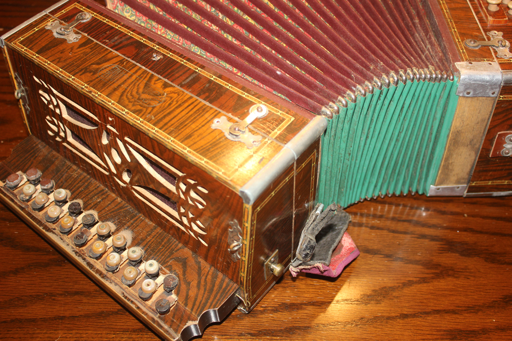 Les & Jim’s to host 40th anniversary World Concertina Congress Hall of Fame weekend