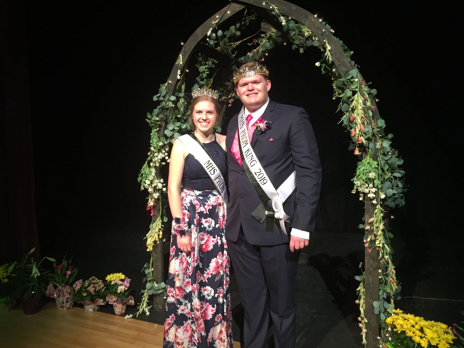Dresen, Smith crowned 2019 Prom King and Queen