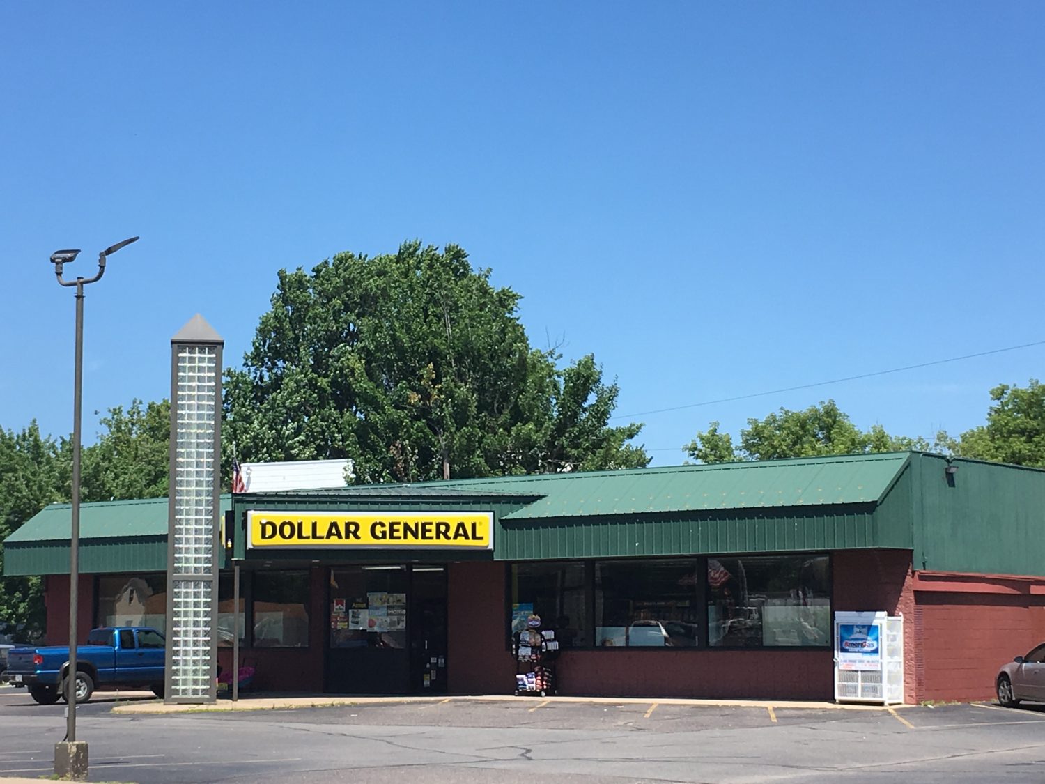 New Dollar General store opens