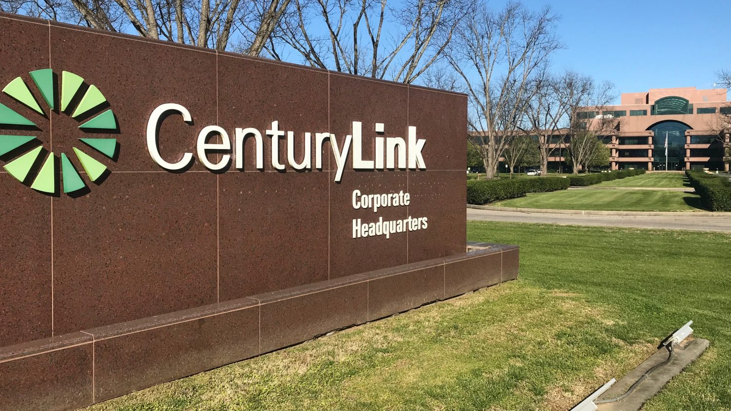 CenturyLink in holding pattern on broadband internet expansion