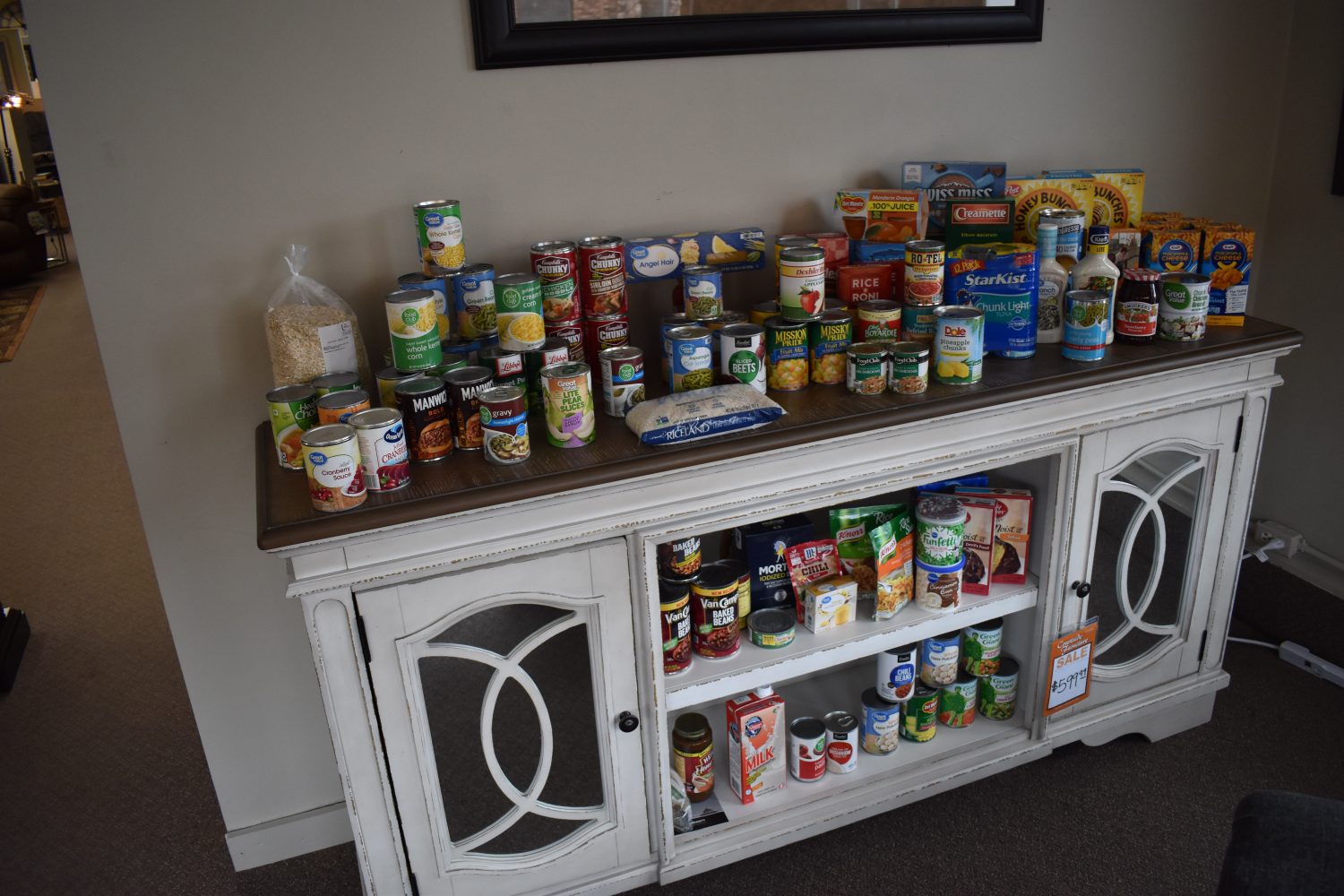 Courtside Furniture collects donations for food pantry