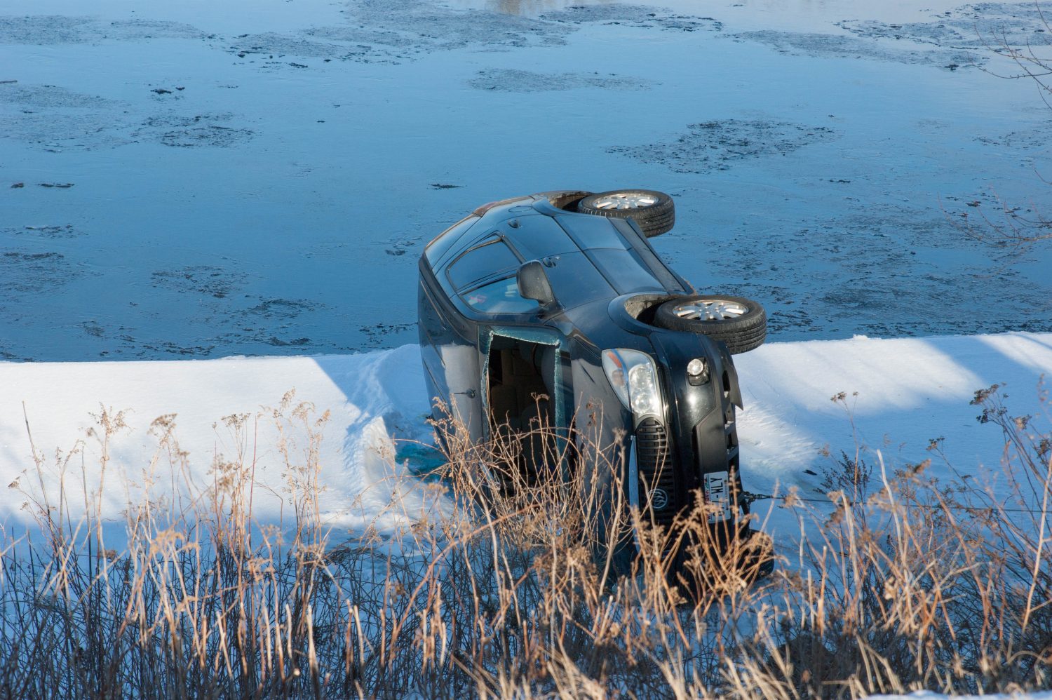 SUV narrowly misses plunging into the Wisconsin River