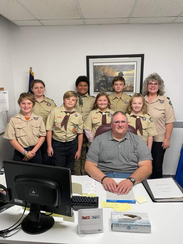 Scouts learn about Merrill City government