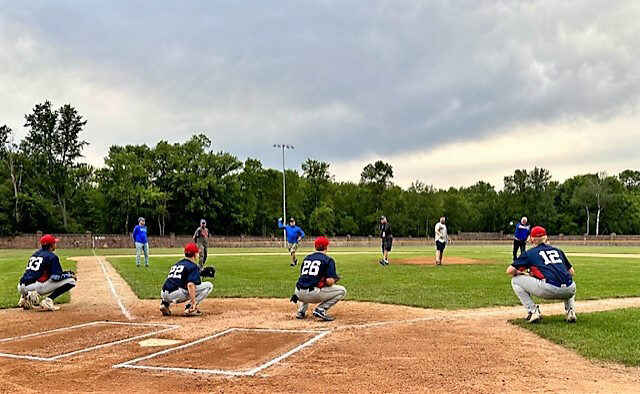 Merrill Varsity Baseball Team wraps up their season - Merrill Foto