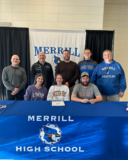 Hunter signs with UWSP