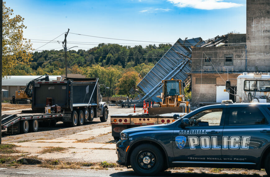 Demolition takes down power line, leaves 3,500 without power