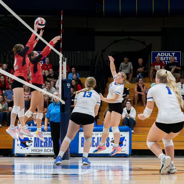 Merrill Girls suffer a Volleyball loss to Shawano but celebrate an exciting win against Wisconsin Rapids